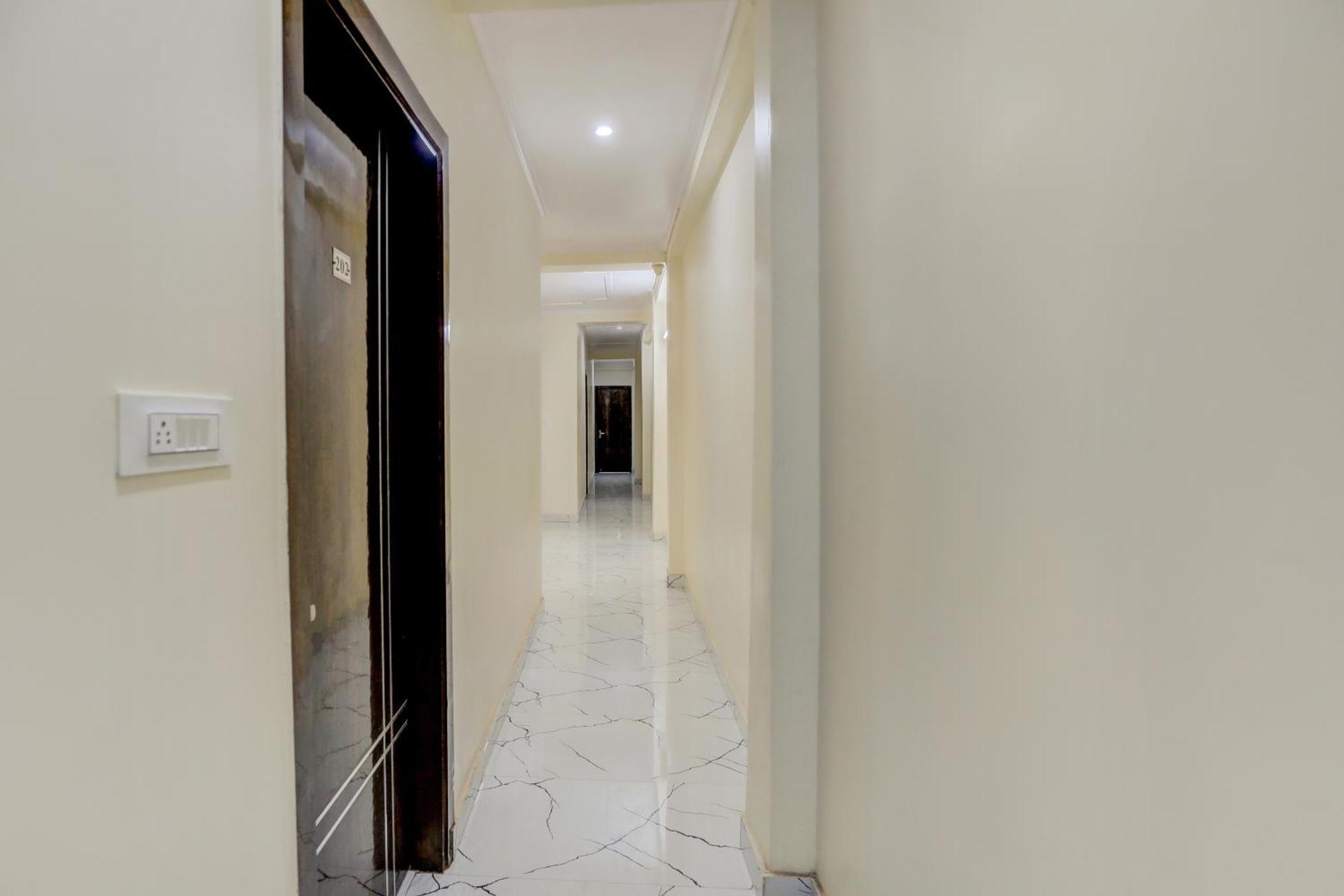 Hotel O Diamond Inn Új-Delhi Kültér fotó