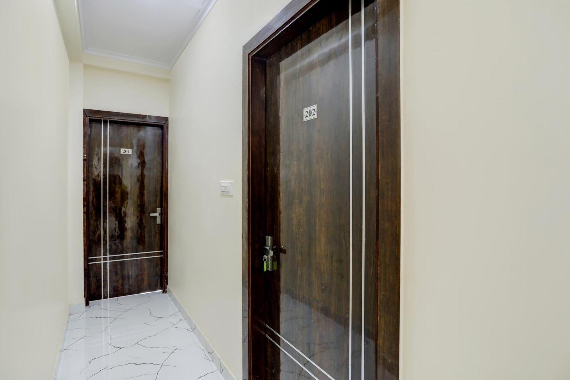Hotel O Diamond Inn Új-Delhi Kültér fotó